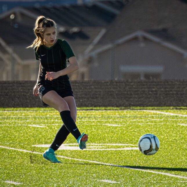 Grace Garza midfield pass